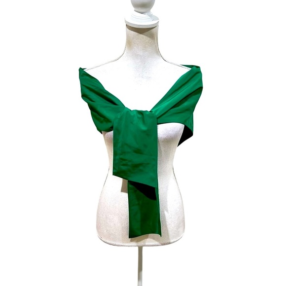 NWT Tibi Vibrant emerald Green Scarf wrap lightweight triangular 100% polyester - Picture 2 of 4